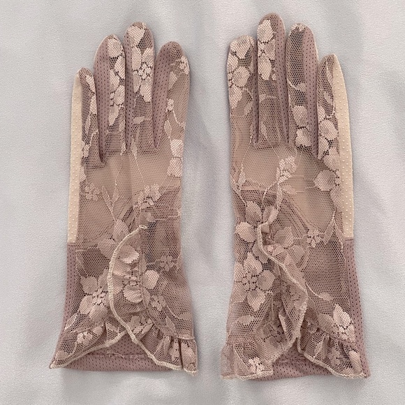 EUC lacy pink driving gloves - Picture 5 of 6
